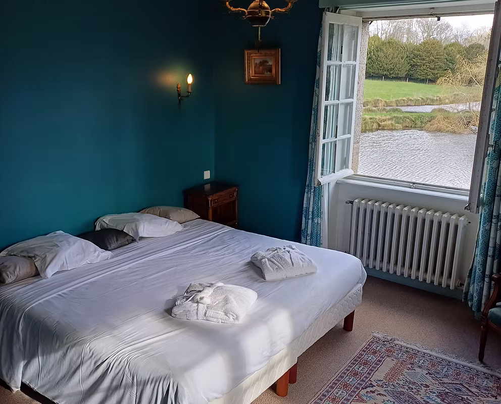 chambre-superieur-fenetre-ouverte-grand-angle