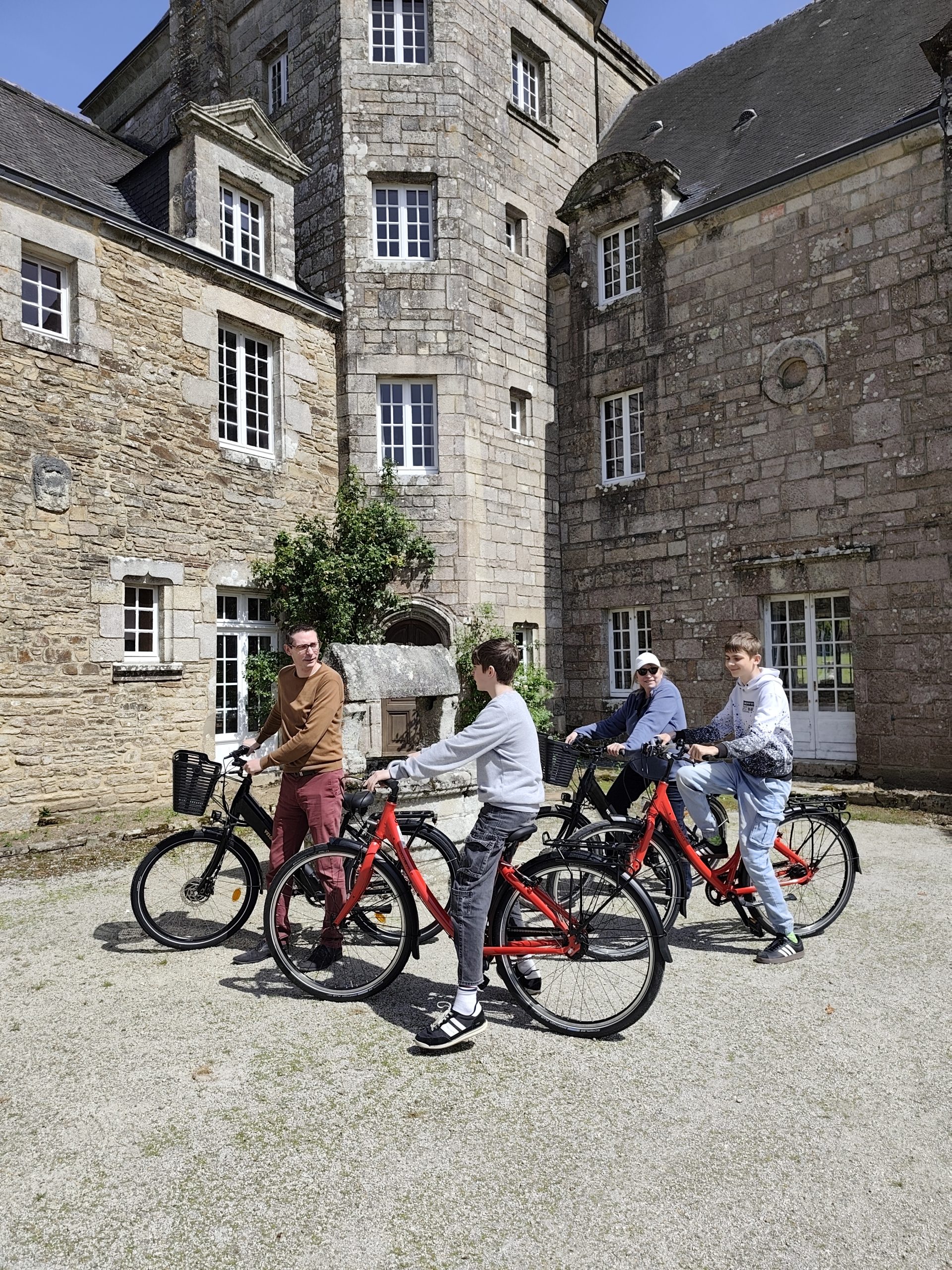 vélos mécaniques et électriques au manoir du stang